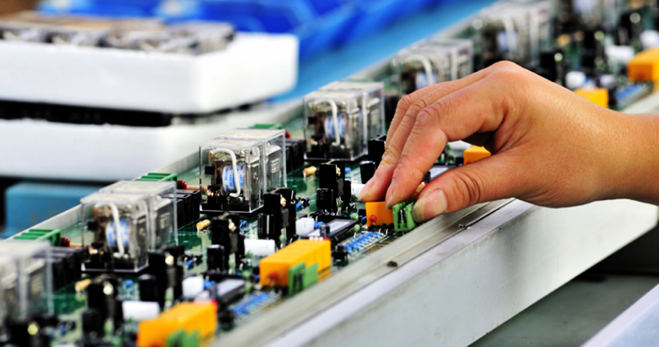 In che modo la gestione del progetto delle fabbriche PCBA garantisce il raggiungimento degli obiettivi di produzione?