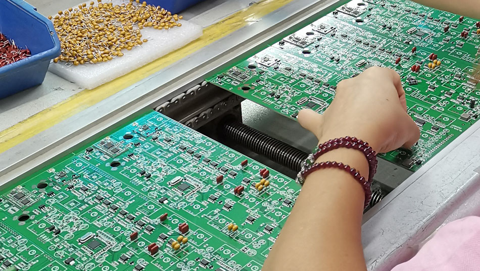 In che modo il servizio di consulenza clienti della fabbrica PCBA aiuta a risolvere i problemi tecnici