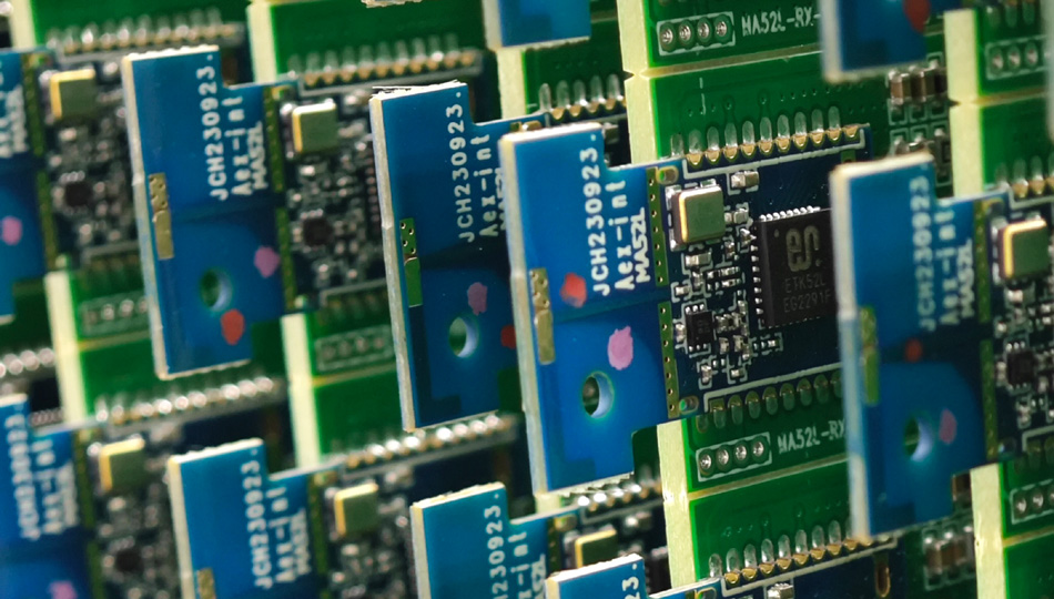 In che modo le fabbriche PCBA affrontano le esigenze di produzione di progetti di circuiti altamente complessi?