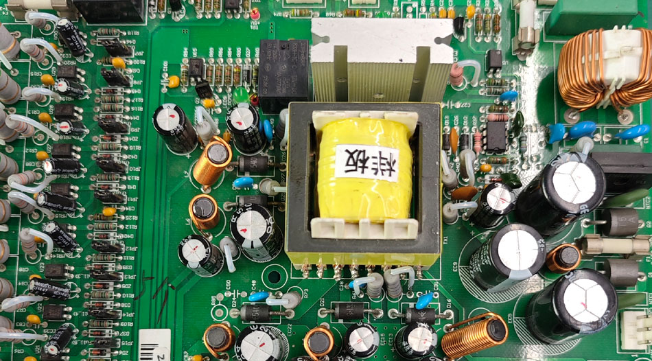 In che modo le tecnologie innovative negli stabilimenti PCBA possono ridurre i rischi di progetto?