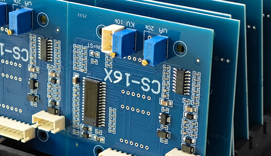 In che modo le recensioni dei clienti influenzano le decisioni di partnership con la fabbrica PCBA?