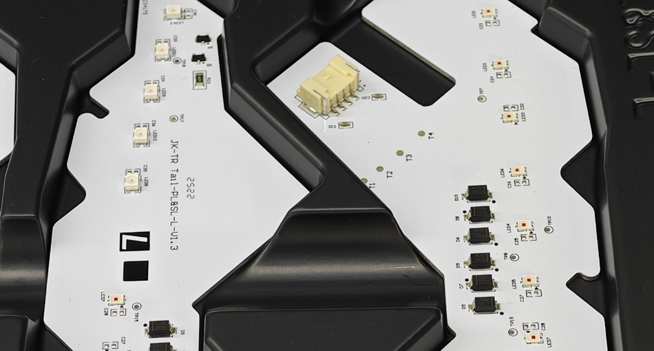 Discussione sul controllo dei costi e sulle strategie di partenariato a lungo termine per le fabbriche PCBA