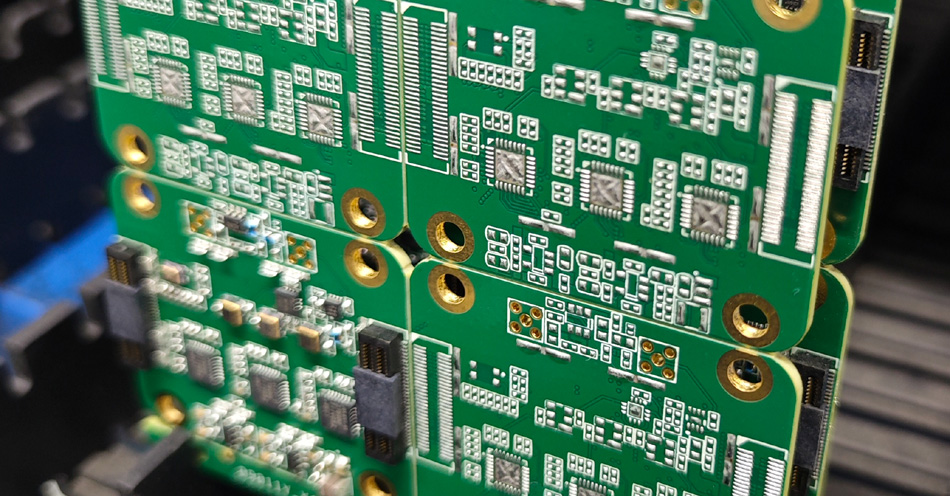 In che modo la gestione degli approvvigionamenti in uno stabilimento PCBA influisce sui costi complessivi?